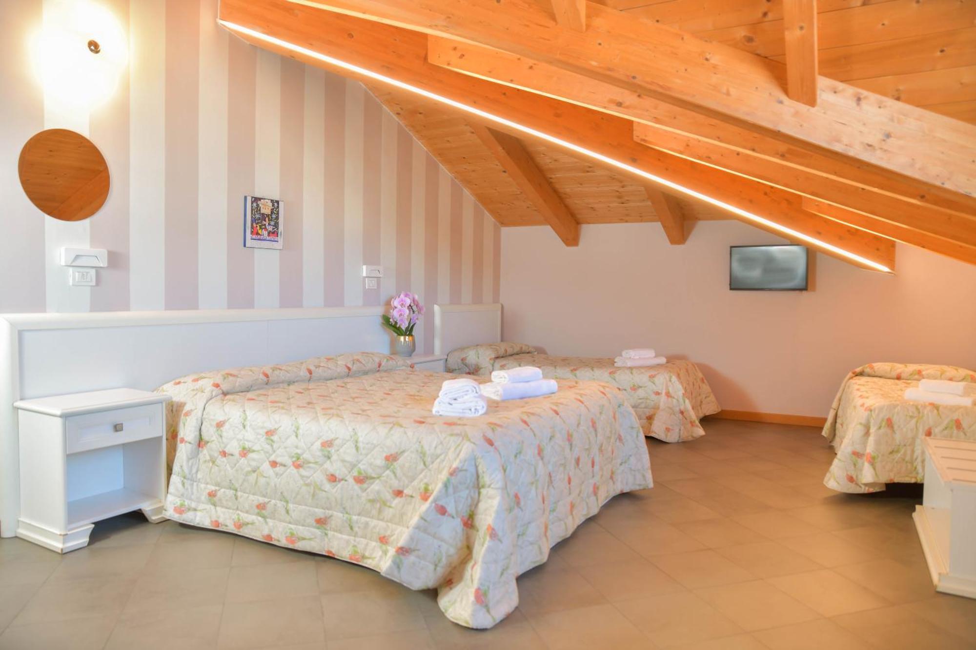 Made In Italy Hotel Bergamo Bagian luar foto