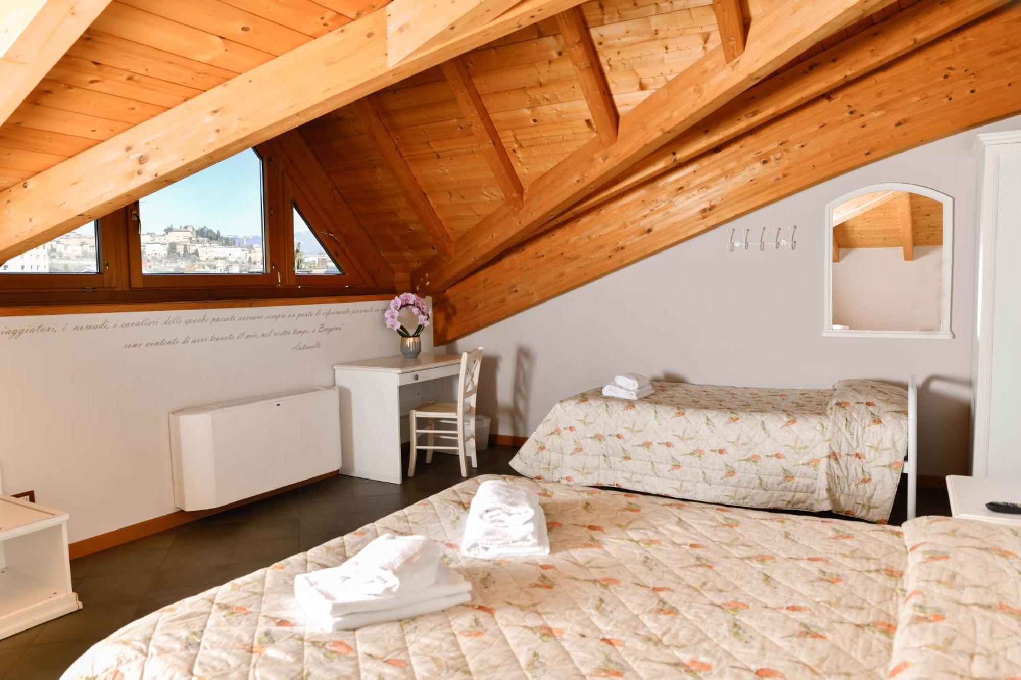 Made In Italy Hotel Bergamo Bagian luar foto